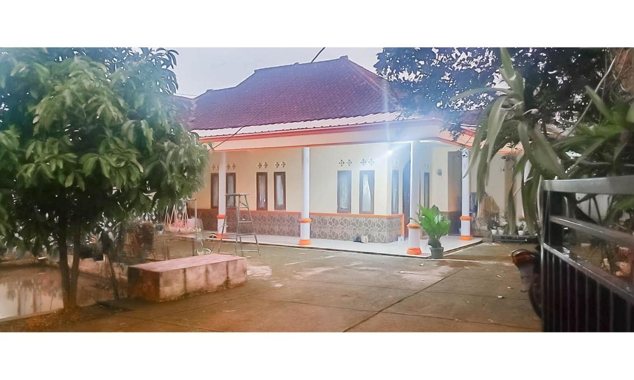 Homestay Bukit Pamoyanan 2 Redpartner Bukanagara Екстериор снимка